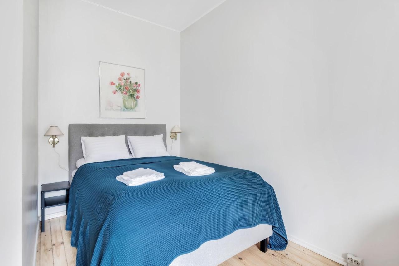 Wehost Modern Kitchen Studio With Bright Colours Lägenhet Helsingfors Exteriör bild