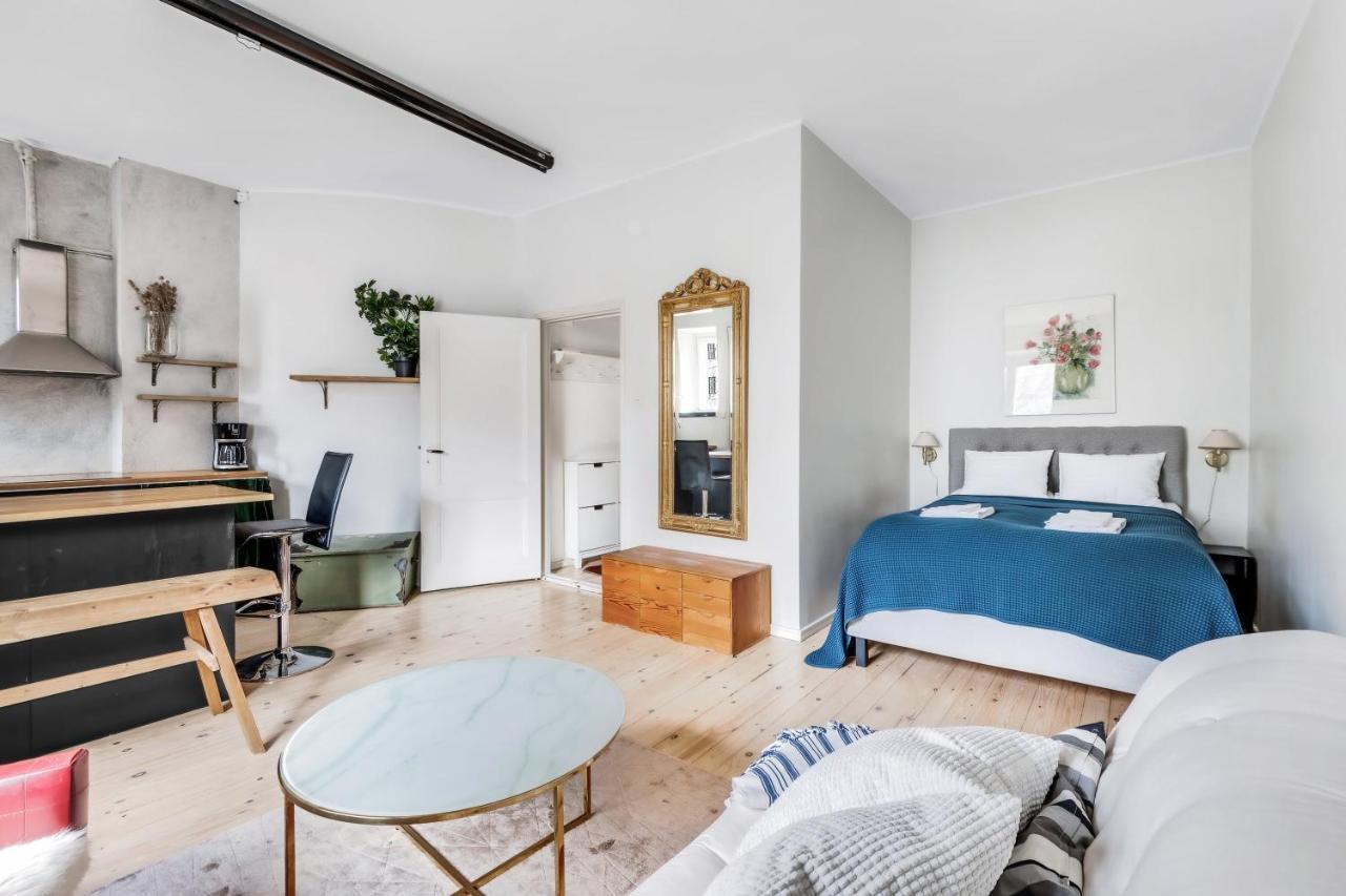 Wehost Modern Kitchen Studio With Bright Colours Lägenhet Helsingfors Exteriör bild