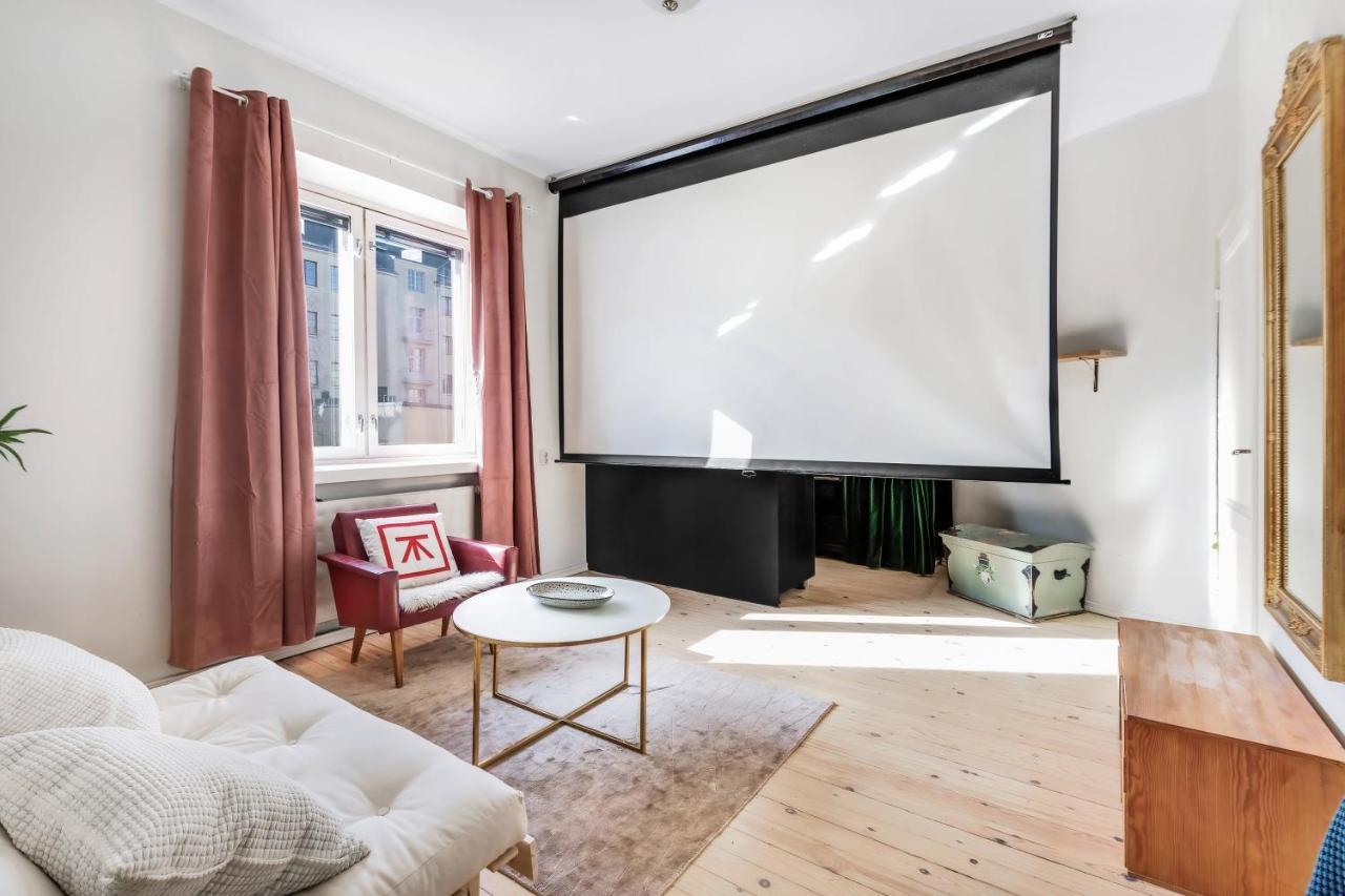 Wehost Modern Kitchen Studio With Bright Colours Lägenhet Helsingfors Exteriör bild