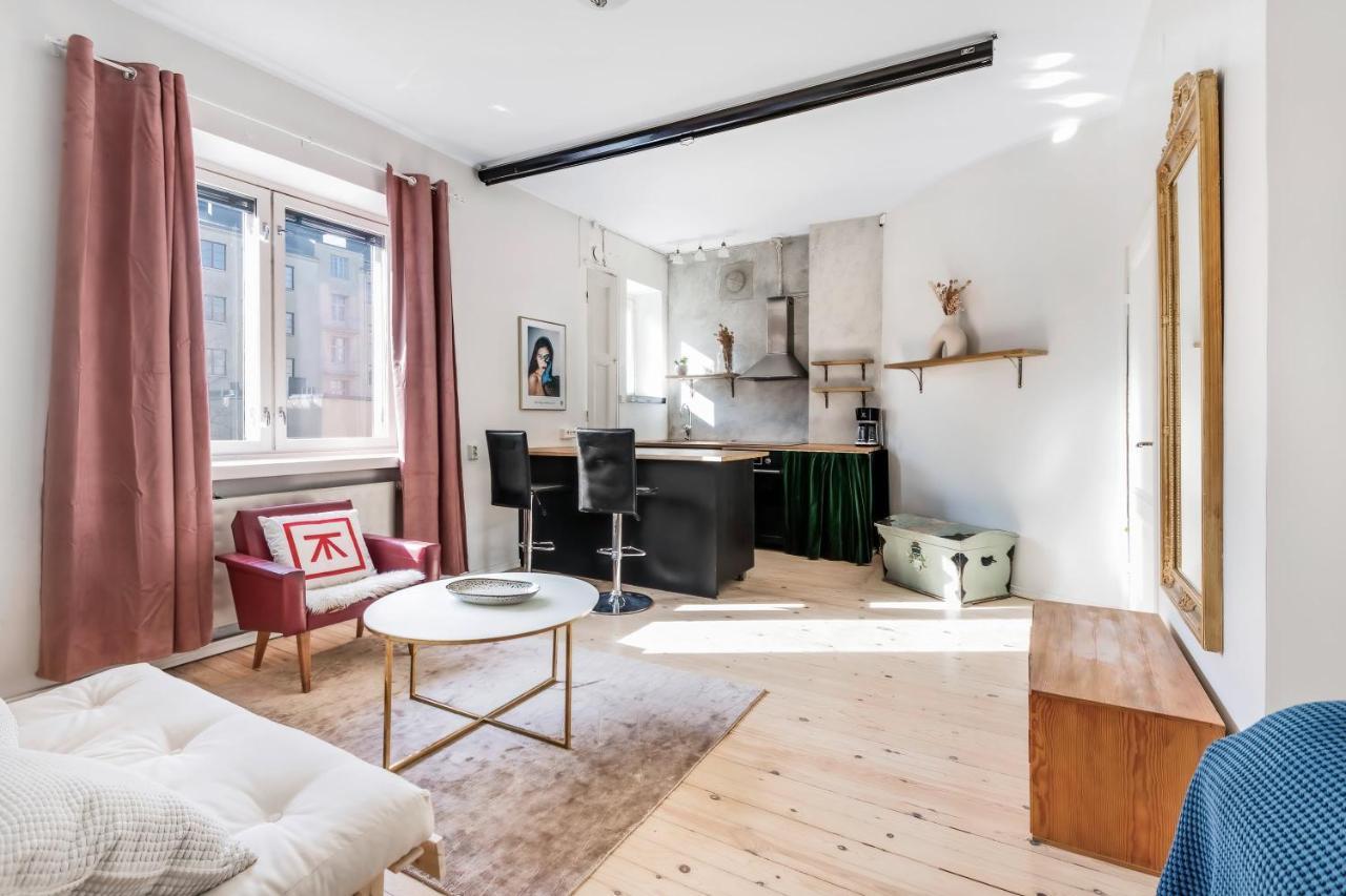 Wehost Modern Kitchen Studio With Bright Colours Lägenhet Helsingfors Exteriör bild