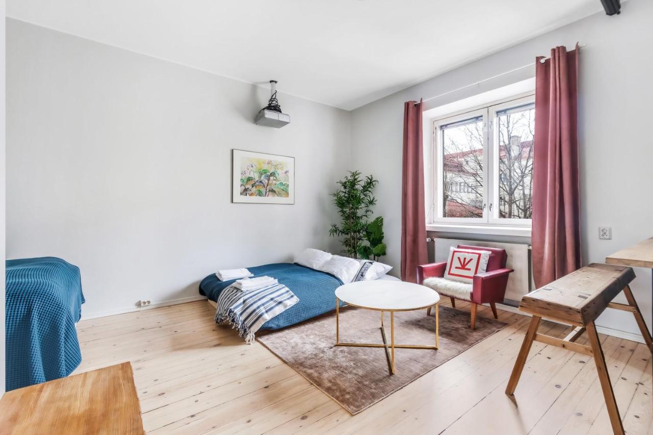 Wehost Modern Kitchen Studio With Bright Colours Lägenhet Helsingfors Exteriör bild