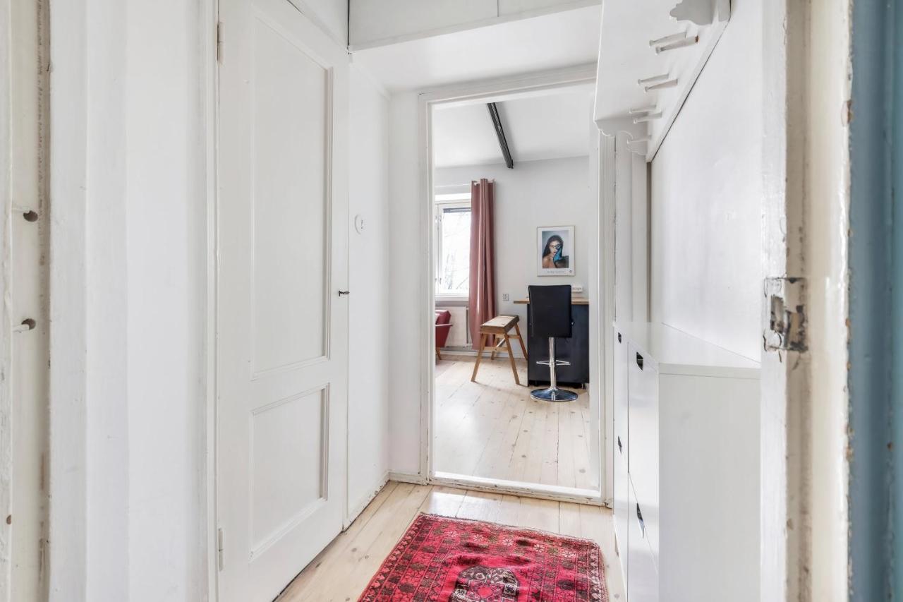 Wehost Modern Kitchen Studio With Bright Colours Lägenhet Helsingfors Exteriör bild